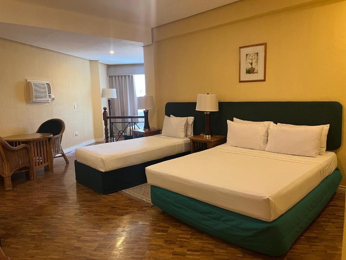 Coco Grande Hotel Dumaguete City Exteriör bild