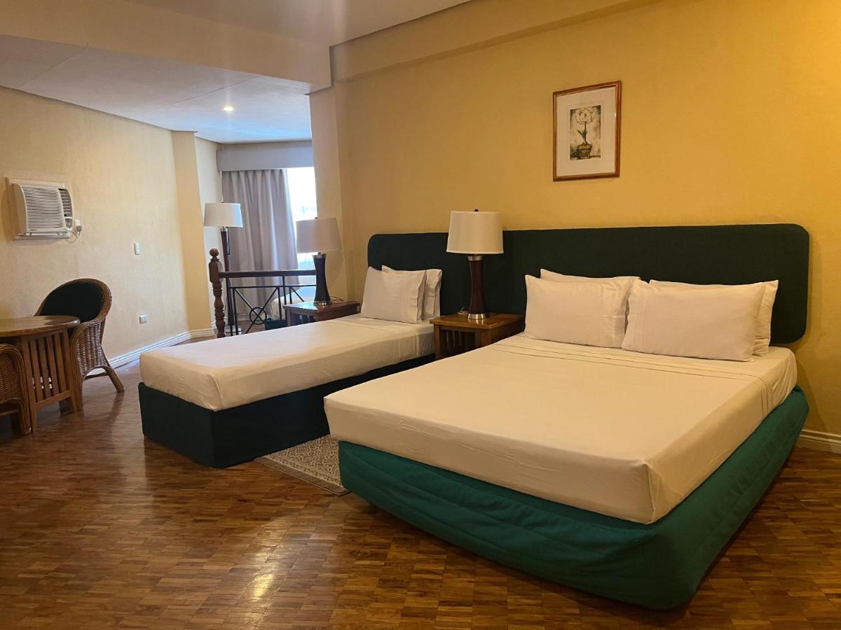 Coco Grande Hotel Dumaguete City Exteriör bild